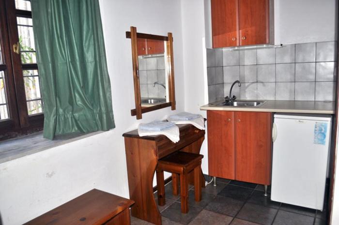 Aparthotel Odos Odysseos Ermupoli Pokój zdjęcie